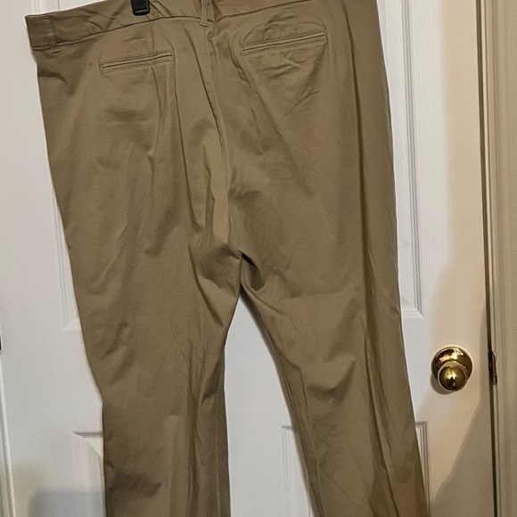 Plus Size JM Collection Plus Size Capri Pants - Picture 2 of 4